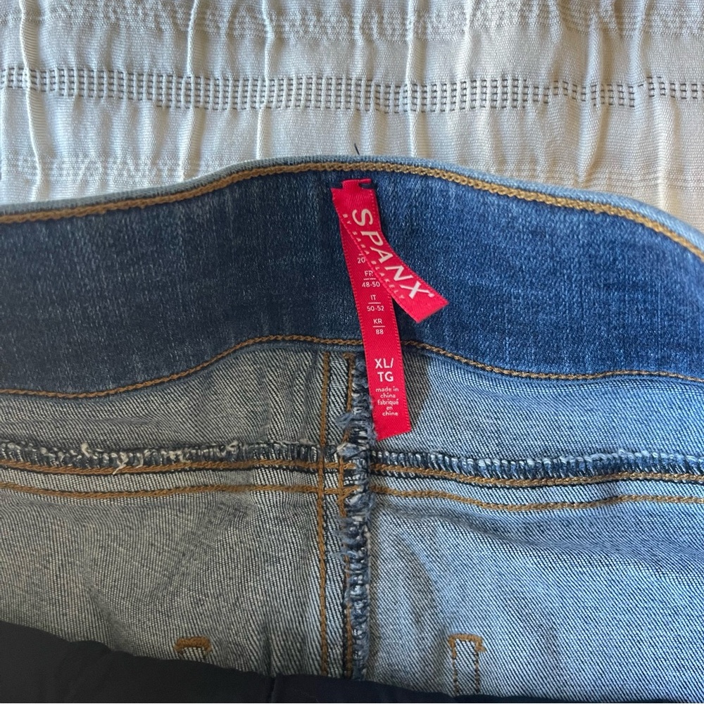 Spanx Shapewear 30 inch waist Raw Hem Skinny Jeans High Rise - Picture 7 of 9